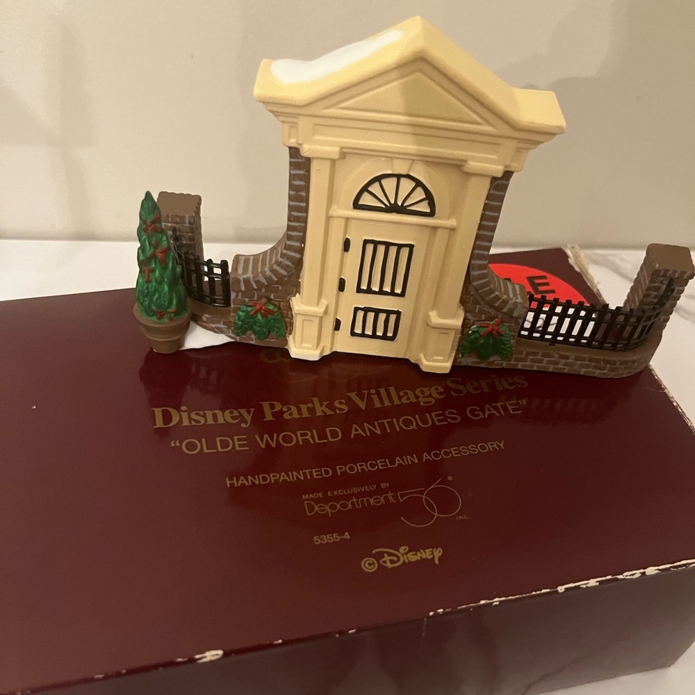 Department 56 Disney Parks Village Series Gate